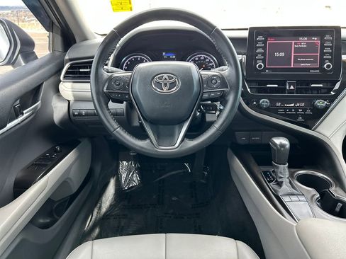 Used 2022 Toyota Camry SE image 9