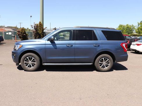 Used 2020 Ford Expedition XLT w/ Equipment Group 202A AWD/4WD image 8