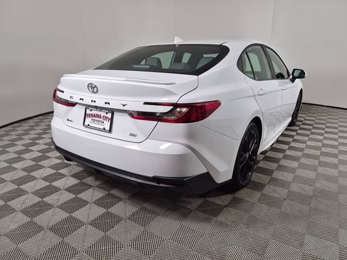 Used 2025 Toyota Camry SE FWD image 3