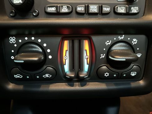 Used 2004 Chevrolet Monte Carlo SS image 17