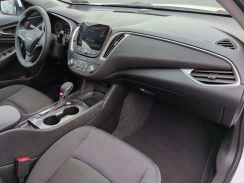 Certified 2025 Chevrolet Malibu RS image 28