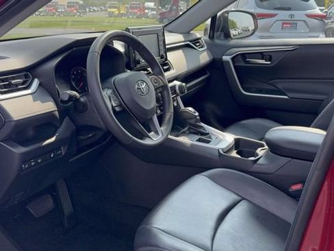 Used 2020 Toyota RAV4 XLE Premium AWD/4WD image 32