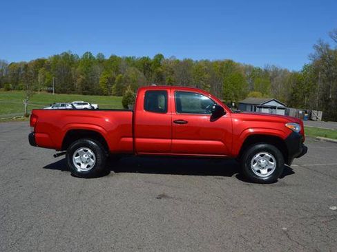 Used 2017 Toyota Tacoma 4x4 Access Cab image 4