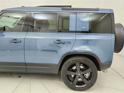 Used 2024 Land Rover Defender 110 SE image 10