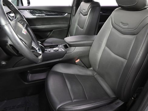 Certified 2025 Cadillac XT6 Premium Luxury image 13