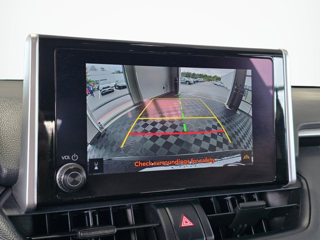 Used 2025 Toyota RAV4 XLE AWD/4WD image 27