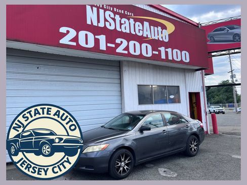 Used 2007 Toyota Camry LE FWD image 1