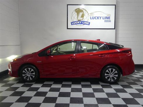 Used 2020 Toyota Prius XLE image 7