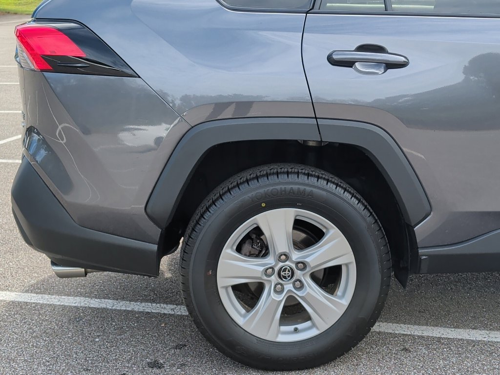 Certified 2021 Toyota RAV4 XLE w/ Convenience Package AWD/4WD image 9