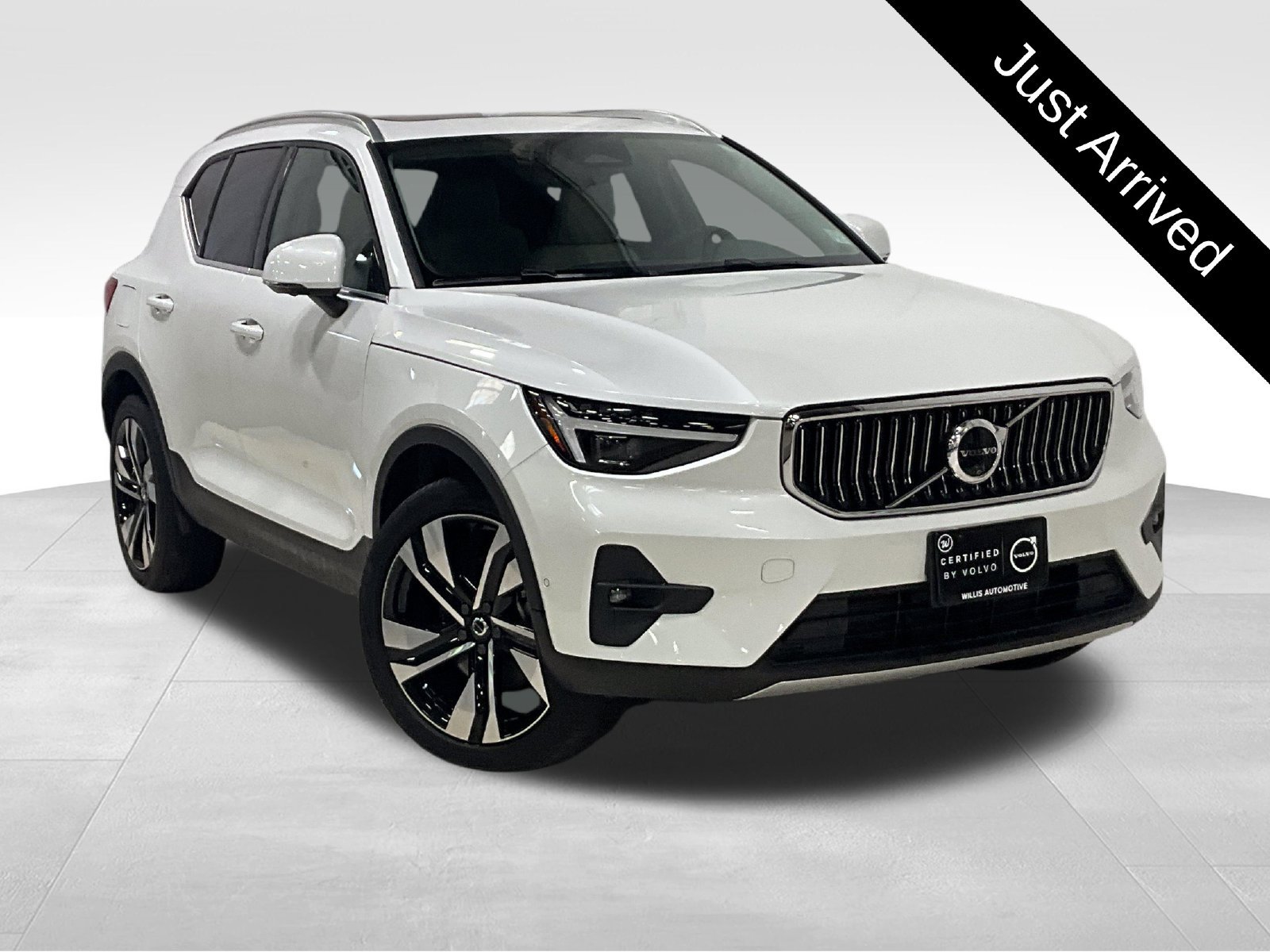 Certified 2024 Volvo XC40 B5 Plus w/ Protection Package Premier AWD/4WD image 1