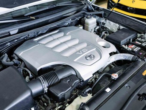 Used 2018 Toyota Land Cruiser image 12