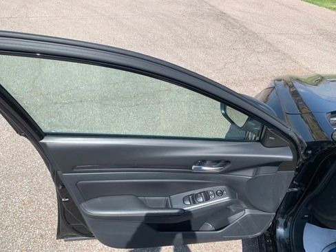 Used 2025 Nissan Altima 2.5 SV image 12