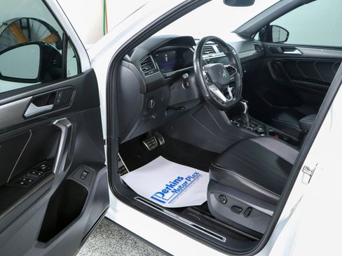 Used 2022 Volkswagen Tiguan SE R-Line AWD/4WD image 3