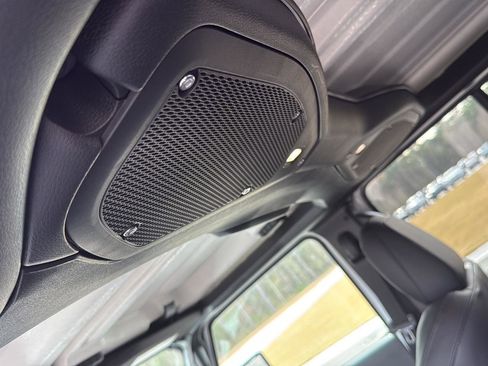 New 2025 Jeep Gladiator High Tide image 27