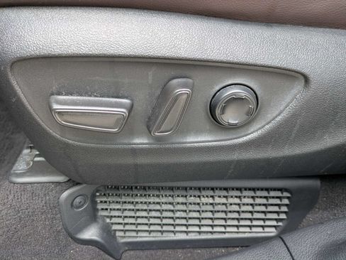 Used 2024 Toyota Sienna Platinum FWD image 25