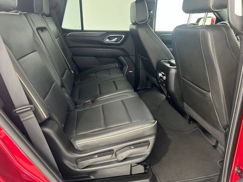 Used 2024 GMC Yukon SLT RWD image 25