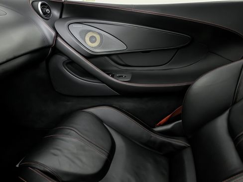 Used 2020 McLaren 570S Spider image 41