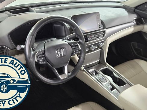 Used 2018 Honda Accord Touring image 15