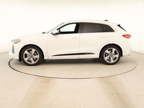 Certified 2025 Audi Q5 Prestige AWD/4WD image 2