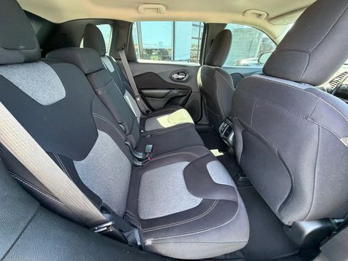 Used 2014 Jeep Cherokee Sport FWD image 15