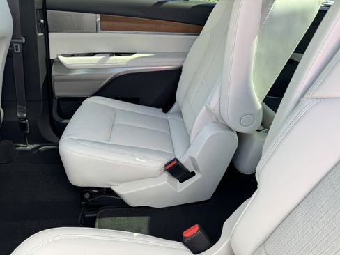 New 2026 Cadillac Vistiq Luxury image 18