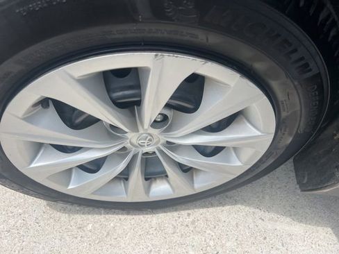 Used 2016 Toyota Camry LE FWD image 2