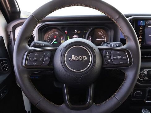 Used 2024 Jeep Wrangler Unlimited AWD/4WD image 10