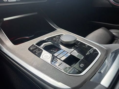 Used 2025 BMW X7 xDrive40i w/ M Sport Package AWD/4WD image 8