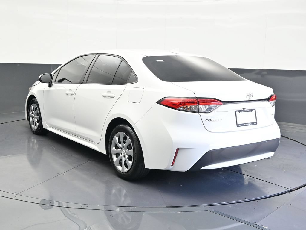 Used 2021 Toyota Corolla LE FWD image 3
