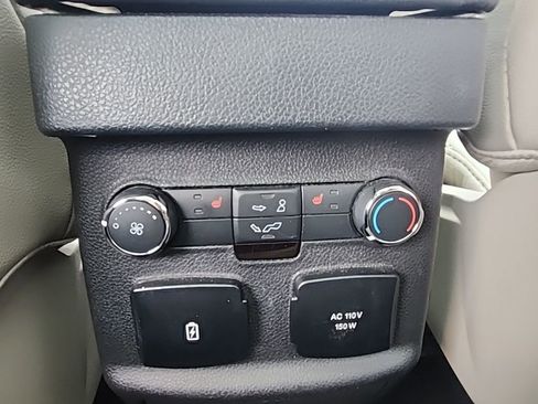 Used 2018 Ford Explorer Limited image 5