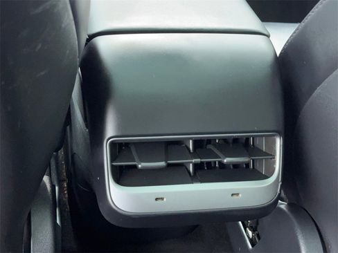 Used 2021 Tesla Model Y Long Range image 45