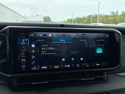 Used 2025 Jeep Wrangler Unlimited Rubicon 4xe w/ Convenience Group AWD/4WD image 13