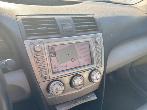 Used 2011 Toyota Camry image 10