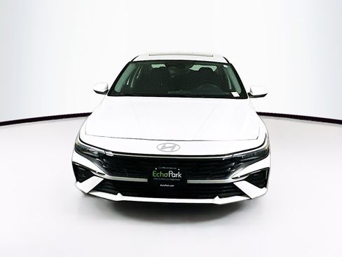 Used 2025 Hyundai Elantra SEL FWD image 2