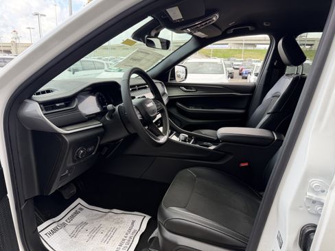 New 2026 Jeep Grand Cherokee Altitude image 31