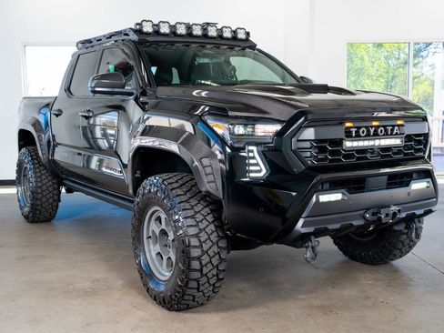 Used 2024 Toyota Tacoma TRD Off-Road image 4