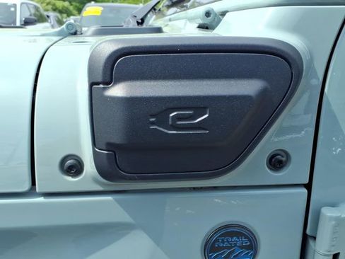 Used 2023 Jeep Wrangler Unlimited w/ Cold Weather Group AWD/4WD image 13