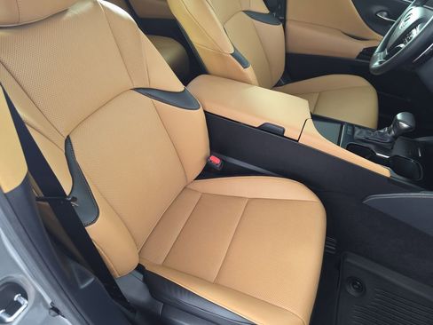 Used 2025 Lexus ES 350 w/ Accessory Package (Z2) image 35