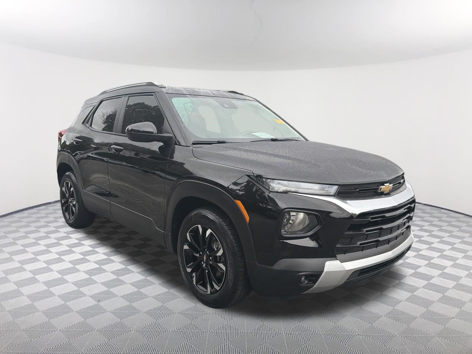 Used 2023 Chevrolet TrailBlazer LT FWD image 3