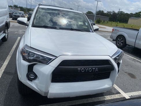Used 2022 Toyota 4Runner SR5 Premium w/ Moonroof Package RWD image 2