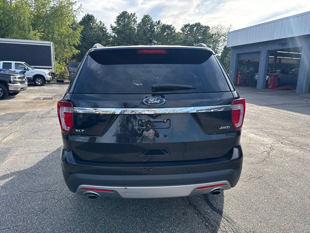 Used 2017 Ford Explorer XLT AWD/4WD image 4