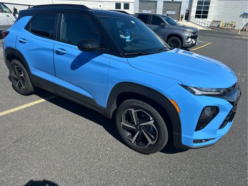 Certified 2023 Chevrolet TrailBlazer RS w/ Sun and Liftgate Package image 2