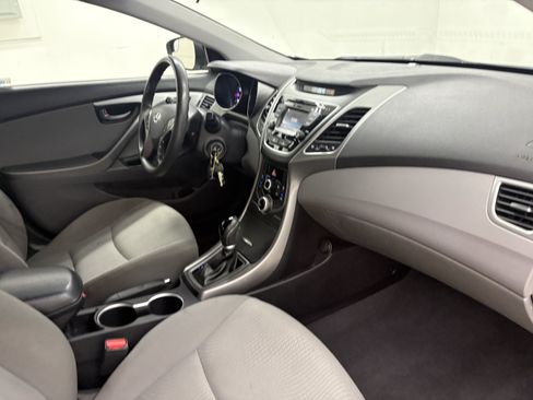 Used 2015 Hyundai Elantra SE w/ Option Group 02 FWD image 19