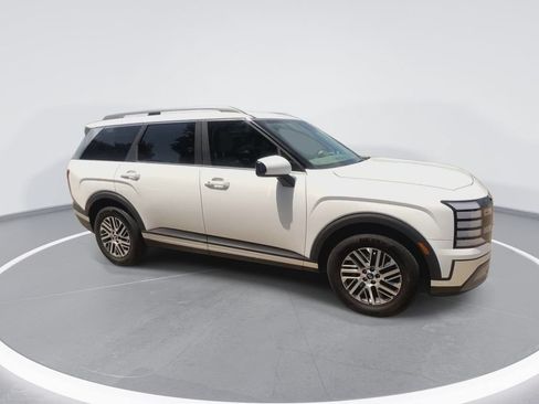 Used 2026 Hyundai Palisade SEL FWD image 2