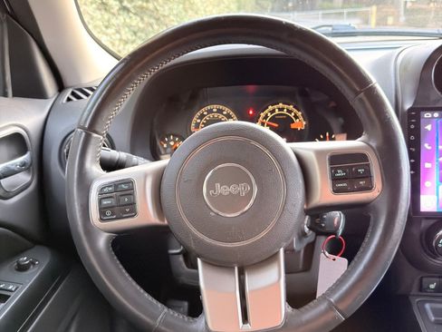 Used 2014 Jeep Patriot Latitude AWD/4WD image 29