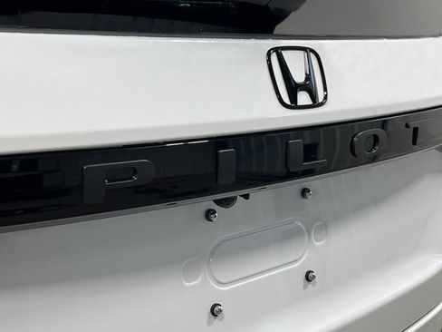 New 2026 Honda Pilot Touring image 9