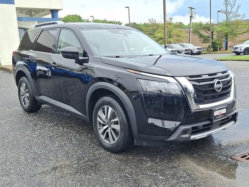 Used 2025 Nissan Pathfinder SL AWD/4WD image 3