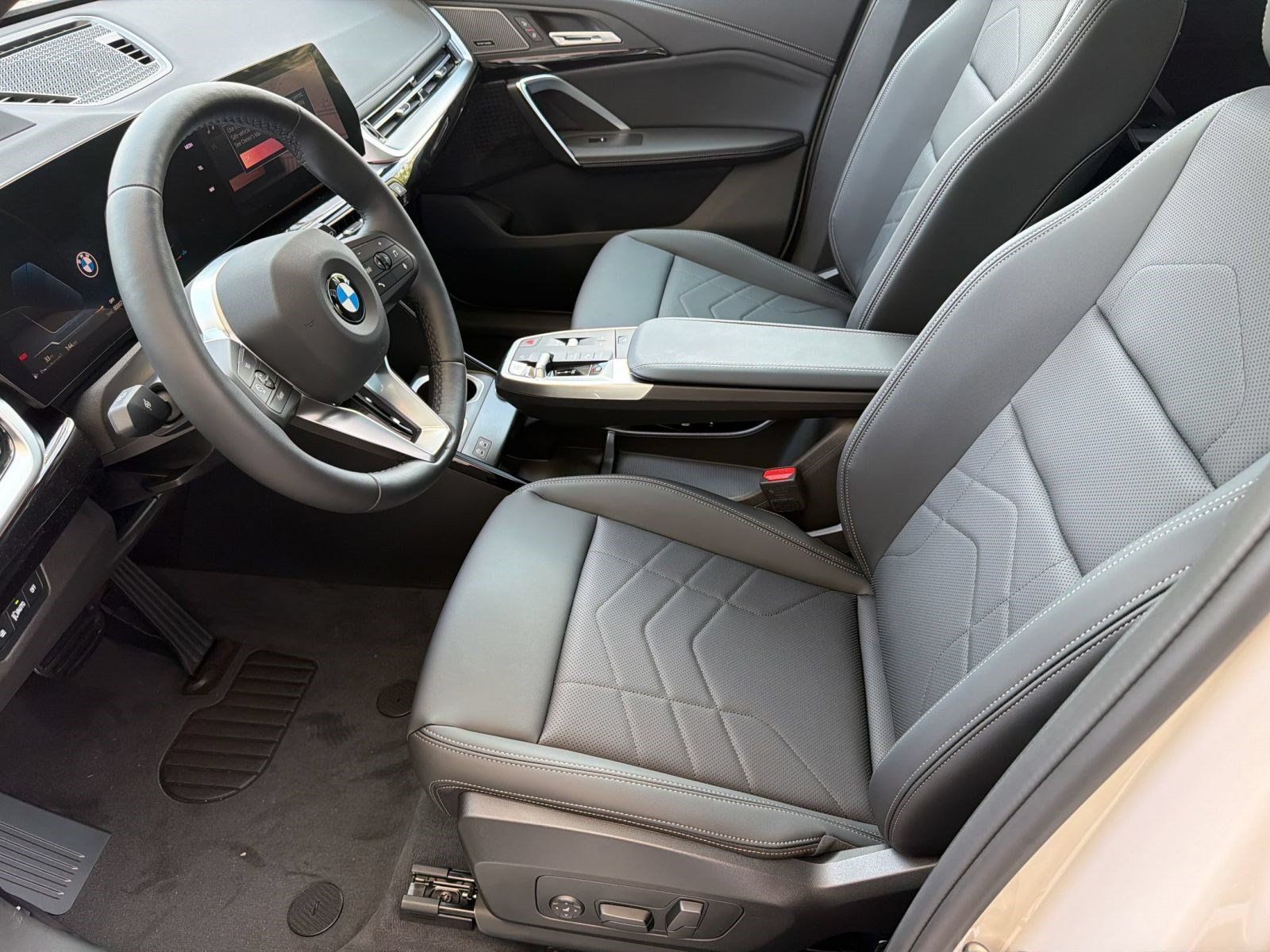 Used 2026 BMW X1 xDrive28i w/ Technology Package AWD/4WD image 5