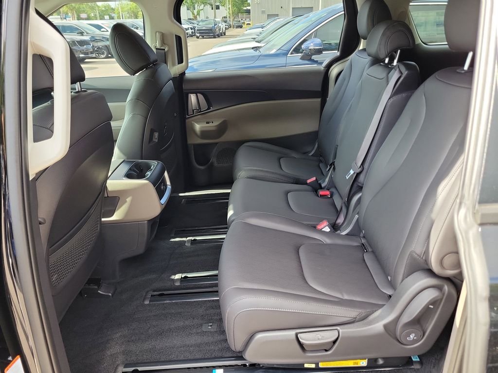 New 2026 Kia Carnival FWD image 15