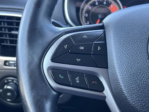 Used 2019 Jeep Cherokee Limited w/ Technology Group image 23